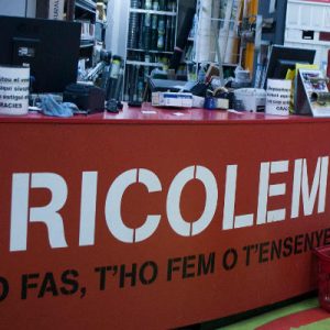 Servei Estaciò, bricolage in 8 piani