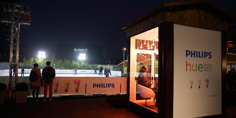 Philips Hue on Ice: l’illuminazione connessa arriva in piazza Gae Aulenti