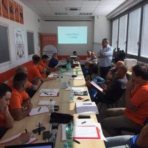 Bricoman va a scuola in Accademia