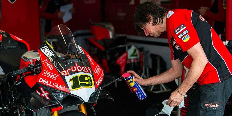 WD-40 partner del team Aruba.it Racing &ndash; Ducati