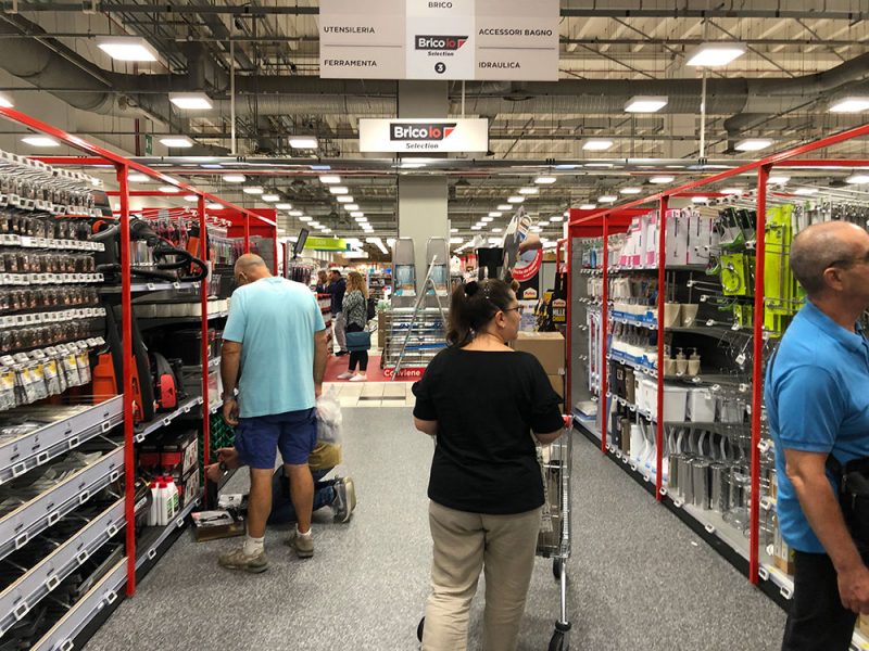 Aperture domenicali? Le insegne rispondono