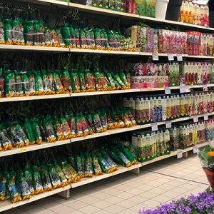 S&igrave; alla vendita di piante e prodotti per il giardino