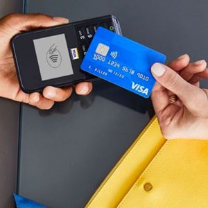 Pagamenti, sempre meno contanti. Contactless in aumento
