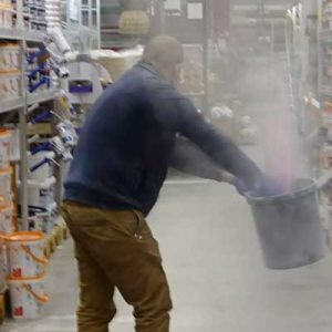 Covid-19, nei centri brico si rischia come all’aperto