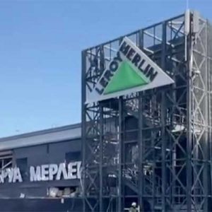 Ucraina, distrutto  un negozio Leroy Merlin