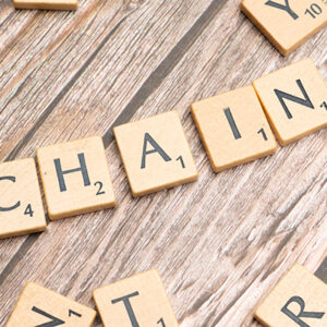 chain scritta con le tessere dello Scarabeo