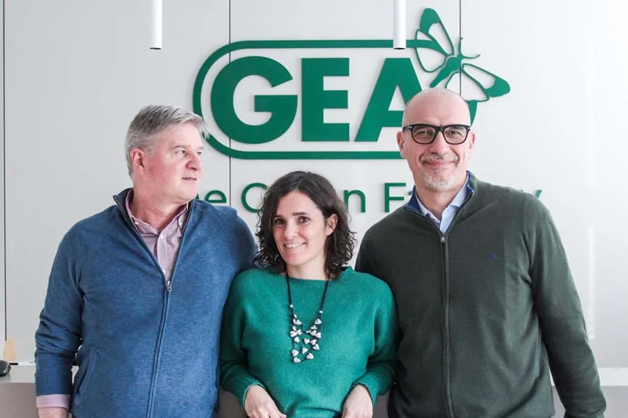 Da sx: Fabrizio Pirovano, product manager inVerde e Valentina Antoniazzi, marketing group executive e Adriano Braghieri, general manger di GEA