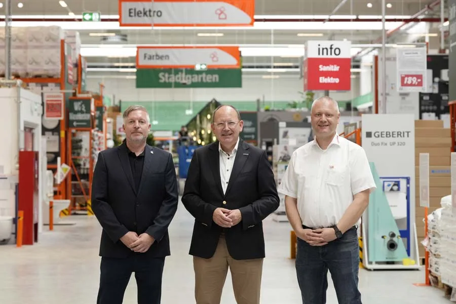 Da sinistra: Volker Markert (direttore regionale di BAUHAUS), Christian Specht (sindaco di Mannheim) e Markus Schäfer (direttore generale di BAUHAUS Mannheim-Columbus).