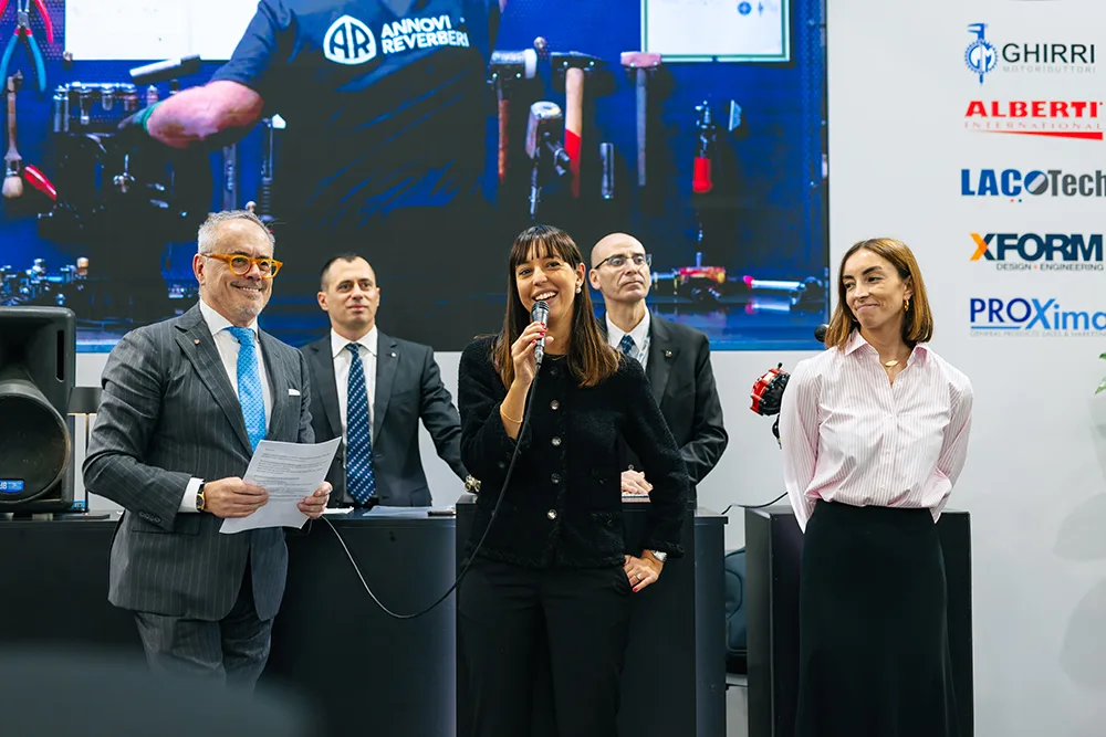 Al centro, Federica Reverberi, Business Development Manager, a sinistra Ruggero Ferrari, direttore generale del Gruppo Annovi Reverberi