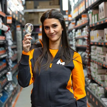 Tecnomat accende la solidarietà con la “Lampadina Sospesa”