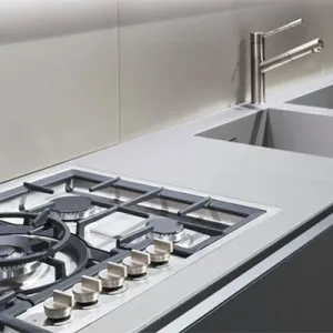 La cucina si evolve: design, ergonomia e materiali innovativi ridefiniscono il cuore della casa