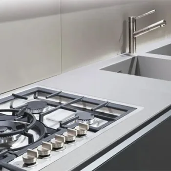 La cucina si evolve: design, ergonomia e materiali innovativi ridefiniscono il cuore della casa