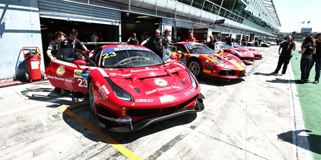 Arexons scende in pista con i team Ferrari