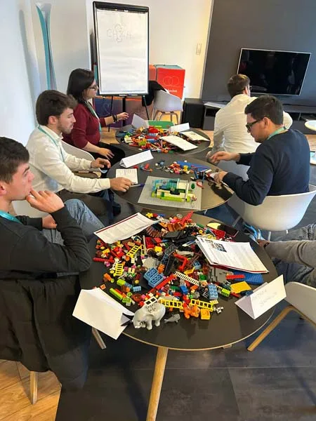 "The Apprenticeship Academy", Brico io e Adecco