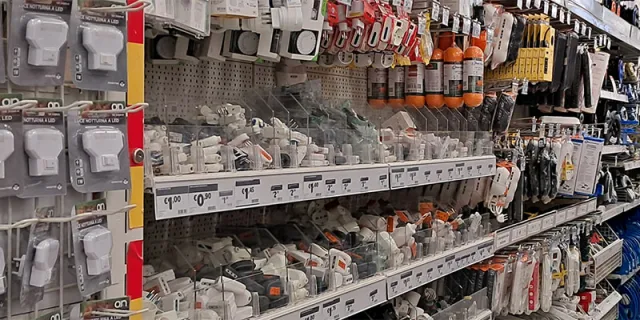 Tra i reparti. Il Materiale Elettrico