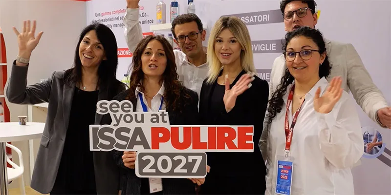 manager uomini e donna alla fiera Pulire di Milano