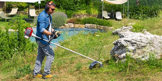 Decespugliatori con motori a scoppio e a batteria: quali sono le caratteristiche e le differenze principali?