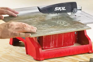 Skil 1350 AA: la sega a umido per piastrelle che punta su precisione e robustezza
