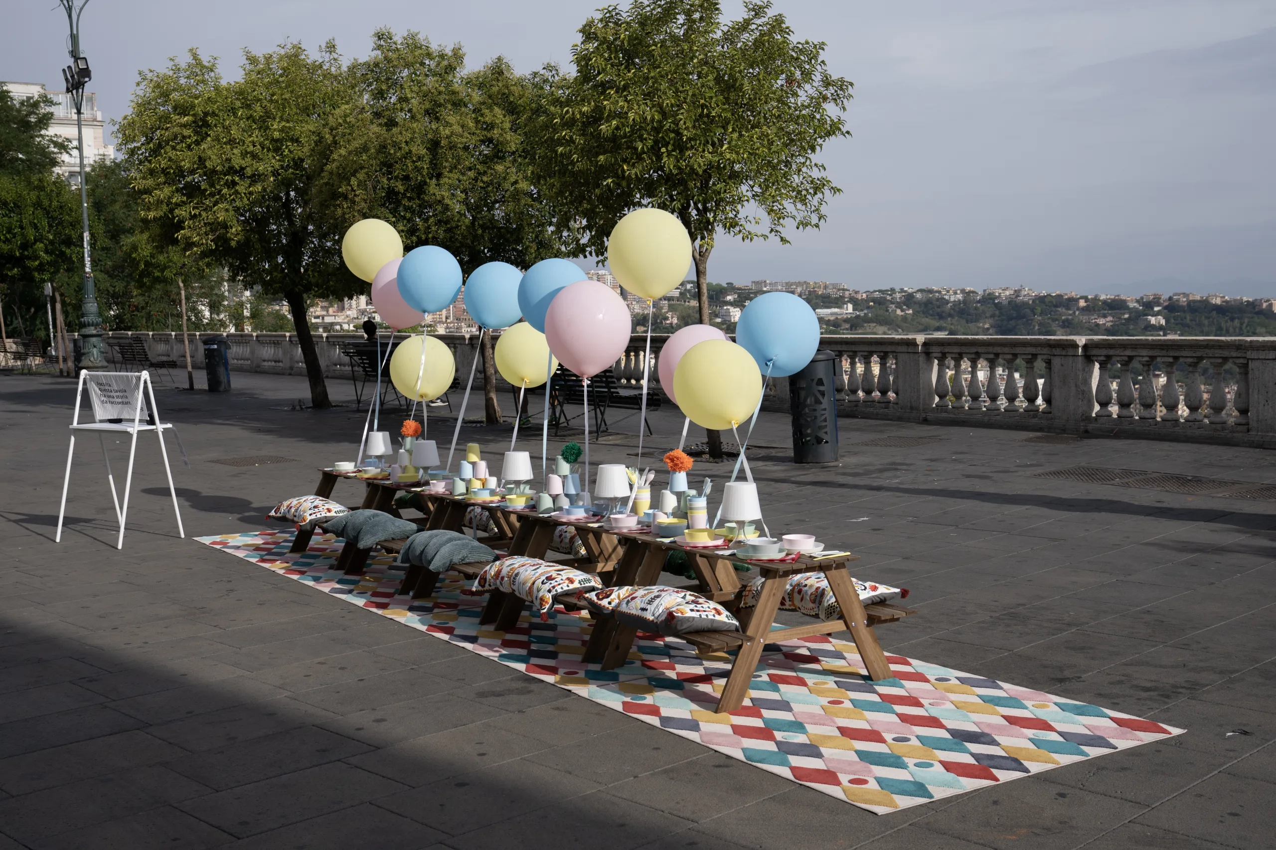 Ikea, “Le tavole in giro”: Napoli