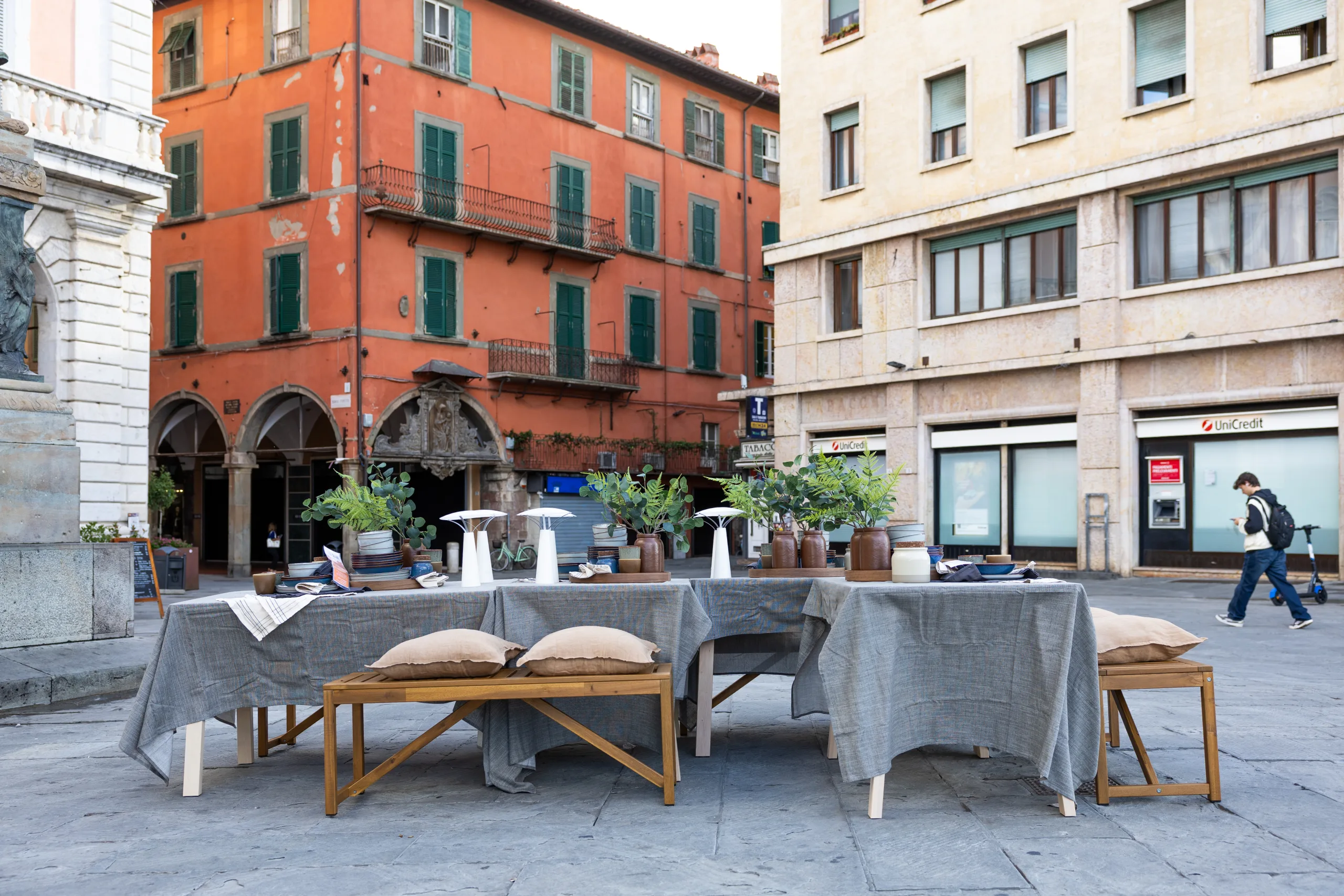 Ikea, “Le tavole in giro”: Pisa