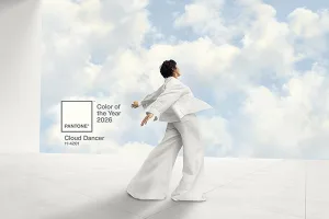 Pantone sceglie Cloud Dancer come Color of the Year 2026