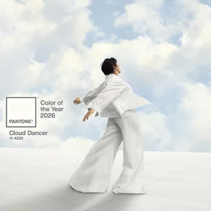 Pantone sceglie Cloud Dancer come Color of the Year 2026