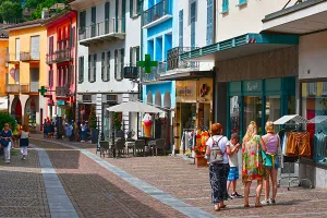 Retail italiano: meno punti vendita ma superfici in crescita