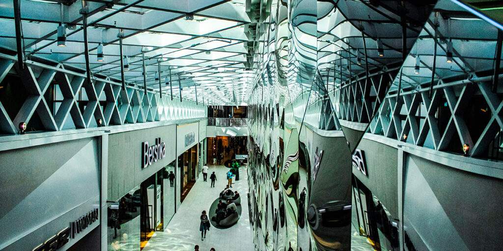 Centri commerciali: nel 2025 vendite stabili, ma rallentano i beni per la casa (-1,3%)