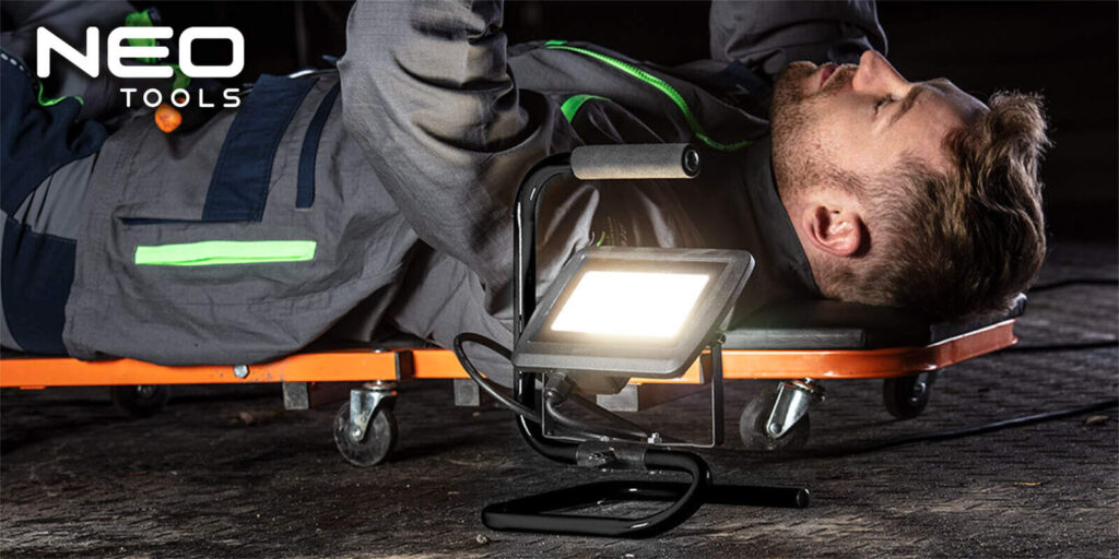L’illuminazione professionale è decisiva in cantiere, in officina e nel fai-da-te