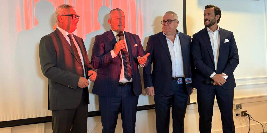 Mobil Plastic, Peressini alla direzione commerciale