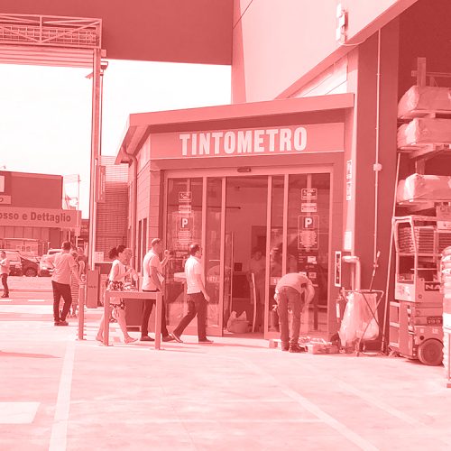 Bricoman Pero (MI), apertura affollatissima